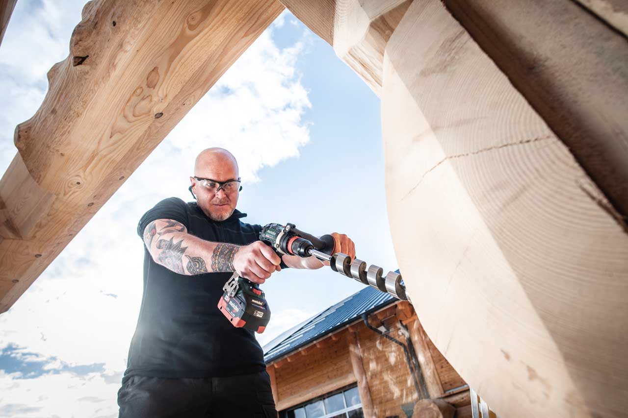 "BUŠILICA-ODVIJAČ AKU UDARNA SB 18 LTX BL I 18V 2X5.2AH LI-POWER;"